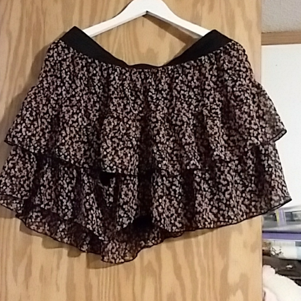 Floral print black ruffle skirt